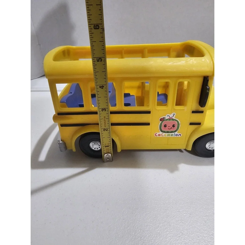 CoComelon‎ Official Musical Yellow School Bus Plays Wheels on The Bus #3611